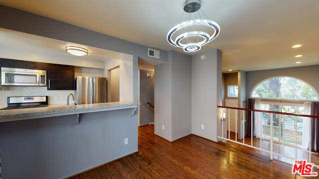 Building Photo - 5455 Sylmar Ave