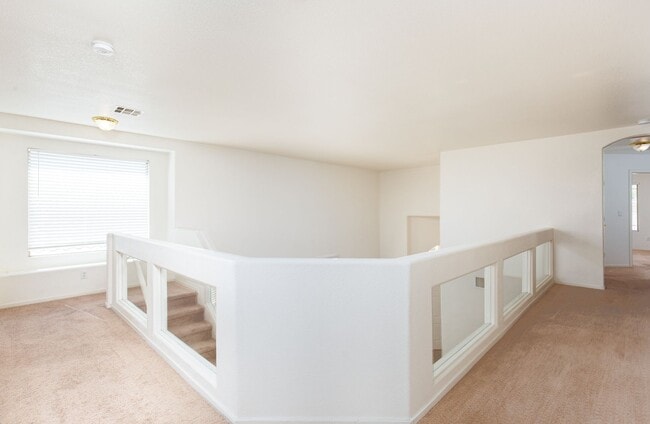 Building Photo - Great 5 Bedroom Home in Summerlin