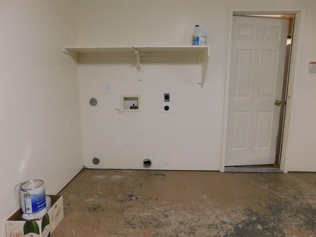 Building Photo - Quiet Neighborhood!