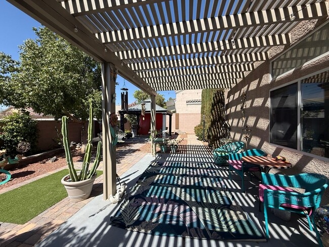 Building Photo - Single-Story Home with Solar, 3-Car Garage & Covered Patio