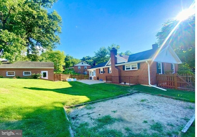 Building Photo - 6201 Hillview Ave