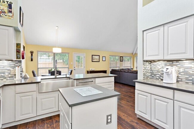 Building Photo - 8203 Miller Falls Dr