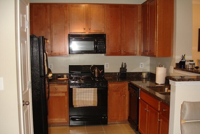 Kitchen - 4852 Eisenhower Ave