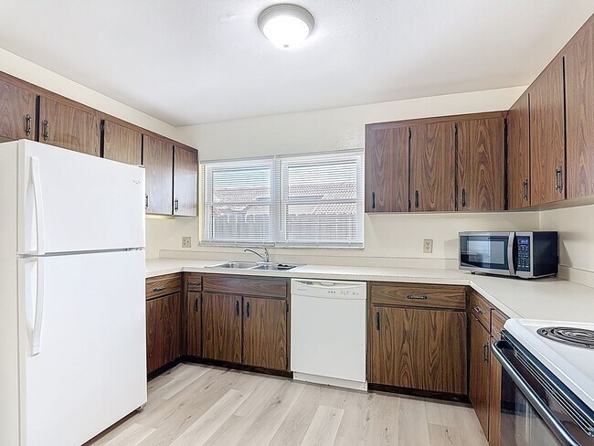 Building Photo - Spanish-Style 3 Bedroom, 2.5 Bath Mediterranean Rooftop Townhouse – Basic Cable & Wi-Fi Included!