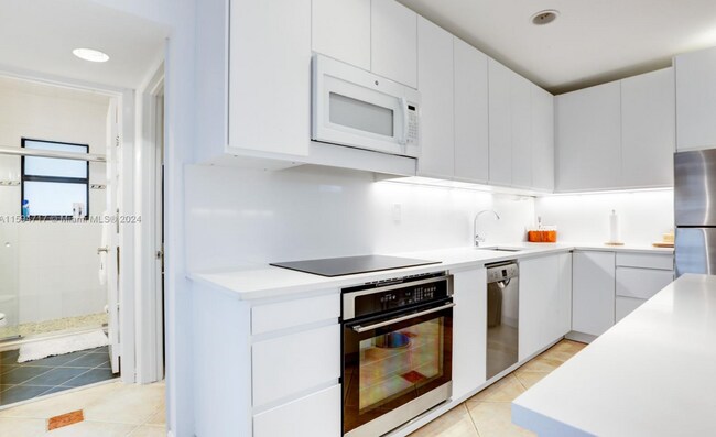 Building Photo - 1910 N Surf Rd