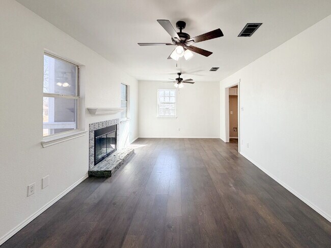 Building Photo - 316 S Watson St