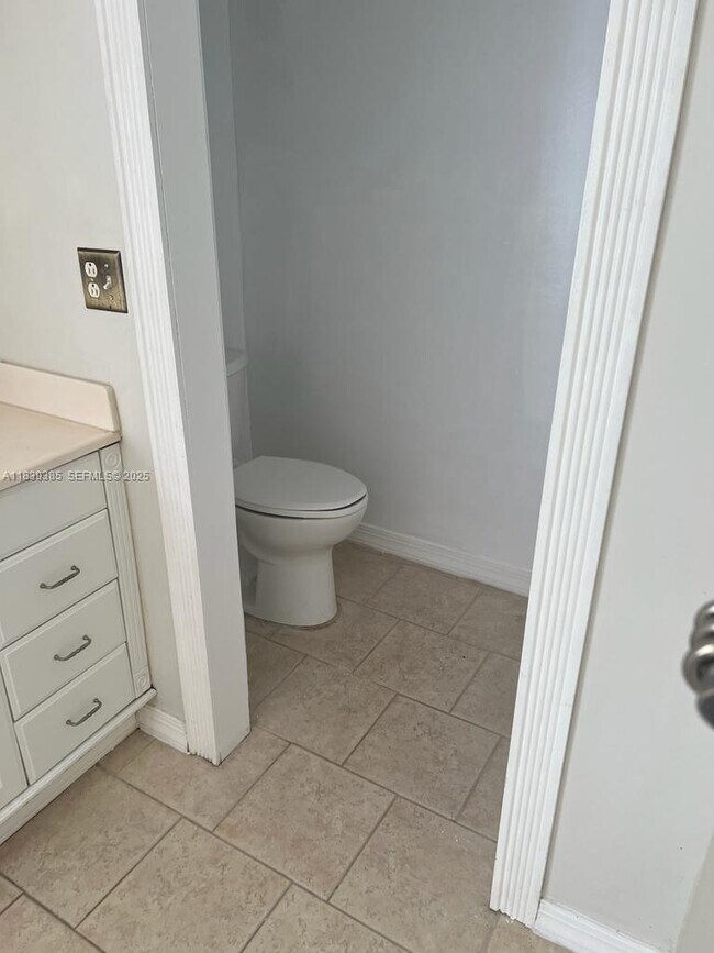 Building Photo - 641 Executive Center Dr