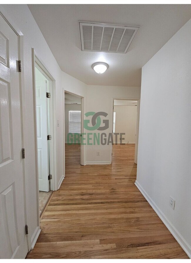 Building Photo - AVAILABLE NOW!! 3 Bedroom 2 Bath Home in Tracy!