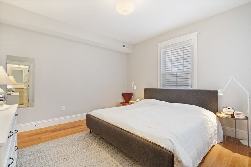 Building Photo - 35 Upland Rd