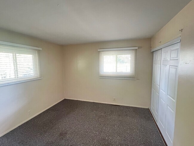 Building Photo - Garfield-Nelson