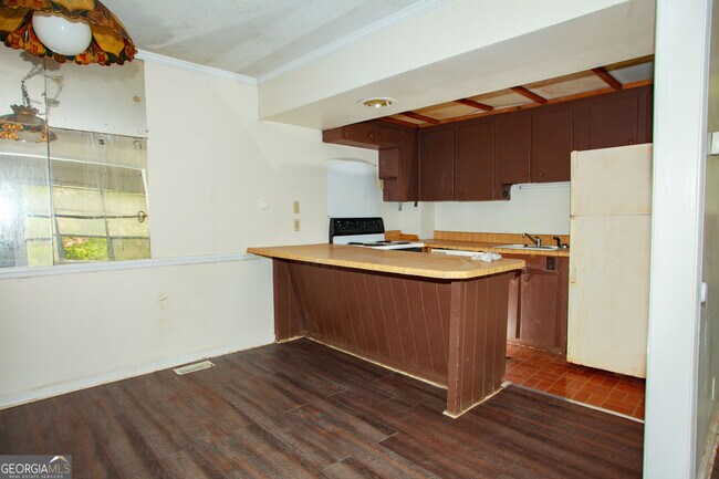 Building Photo - 2143 Ingleside Ave