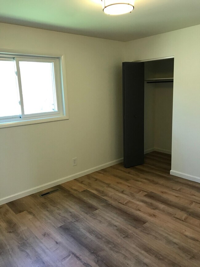 Building Photo - 4 Bed 2 Bath Home in South Boulder!