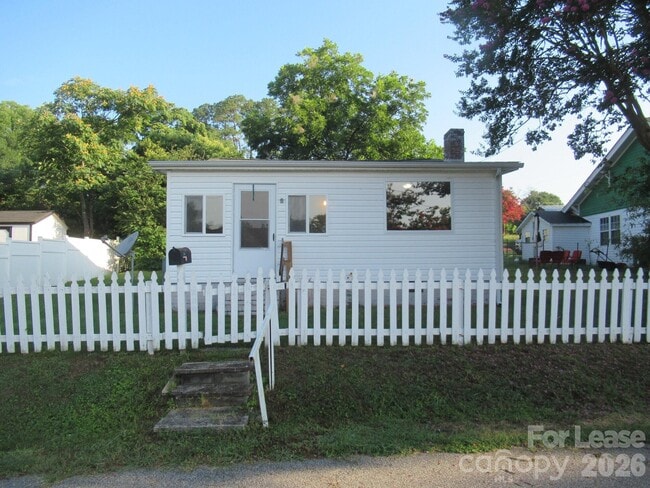 Building Photo - 306 2nd St