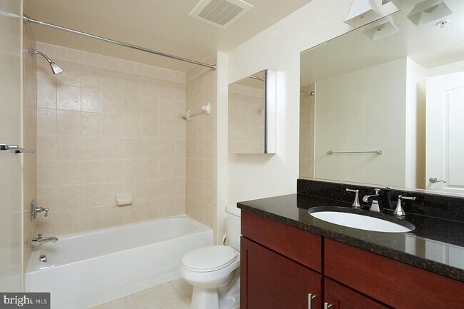 Building Photo - 525 N Fayette St