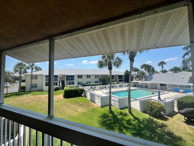 Building Photo - 945 Sonesta Ave NE