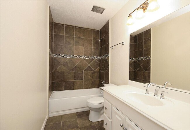 Building Photo - 18203 Brooknoll Dr