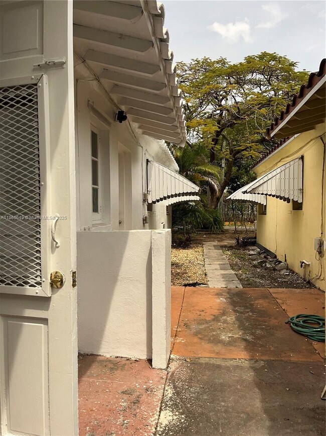 Building Photo - 2023 Taylor St