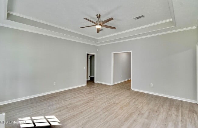 Building Photo - 301 White Oak Dr