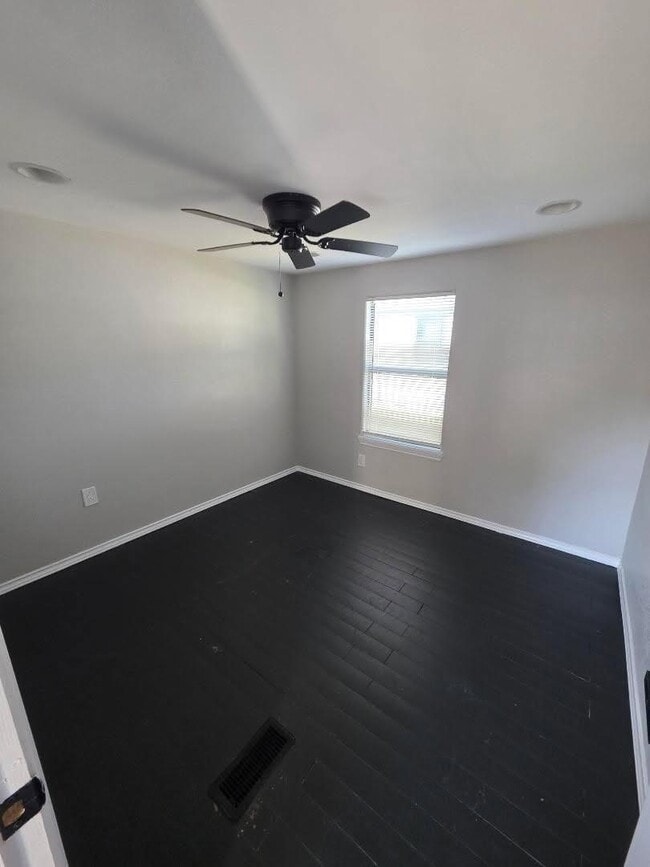 Building Photo - 310 Paddock St