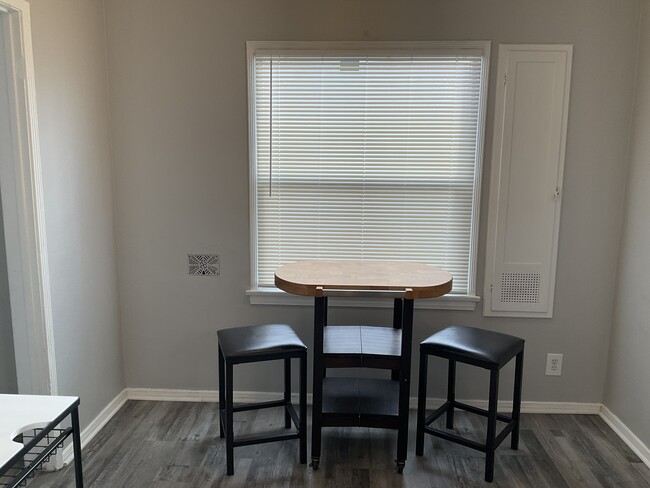 Dining Area - 1707 S Redondo Blvd