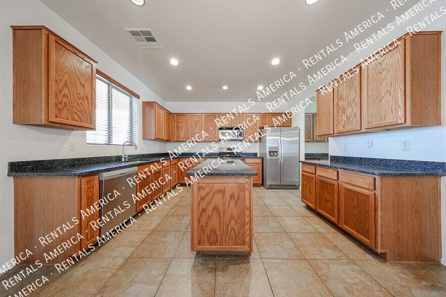 Building Photo - 43608 Caven Dr