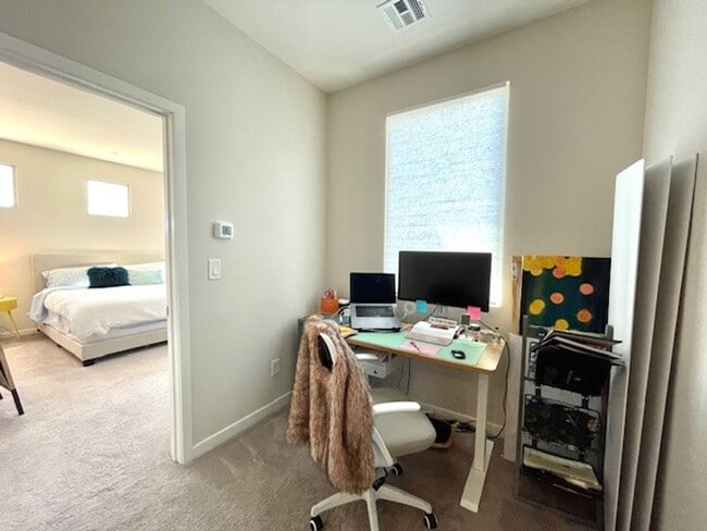 Building Photo - Beautiful Fully Furnished Condo in Affinit...
