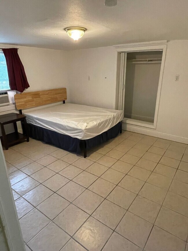 Building Photo - Partially Furnished 2BD/2BA