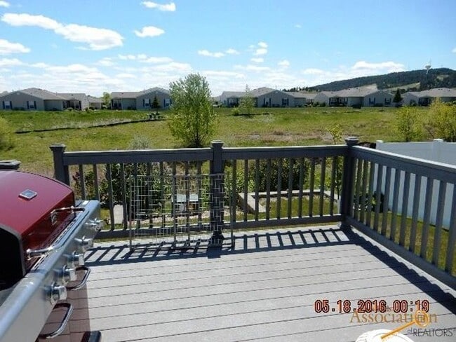 Building Photo - SPACIOUS | 3 BEDROOM | TOWNHOME | LOCATED IN AUBURN HILLS