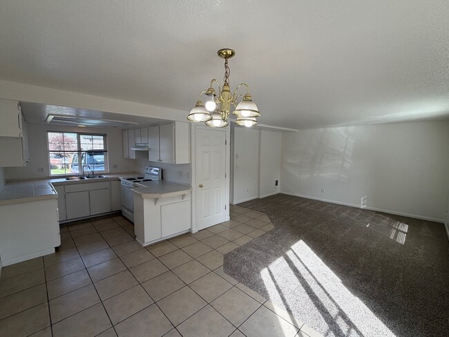 Building Photo - 4338 Ward Pl NE