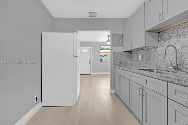 Building Photo - 369 Phippen Waiters Rd