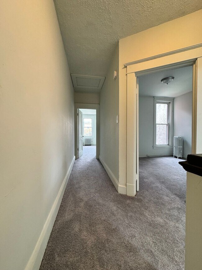 Building Photo - Rowhome for rent in Baltimore!