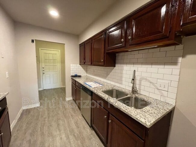 Building Photo - 1017 Mullins St