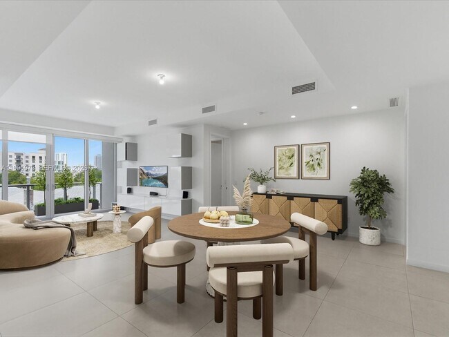 Building Photo - 529 SW 11th St