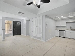 Building Photo - 8271 N Oracle Rd