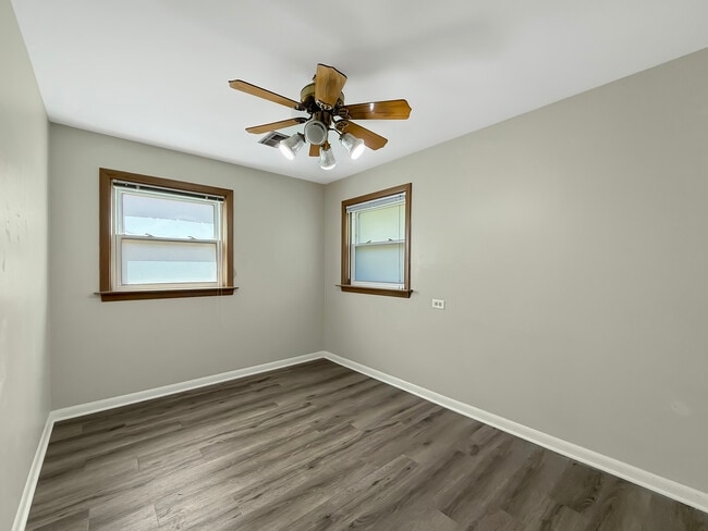 Building Photo - 207 S Illinois Dr