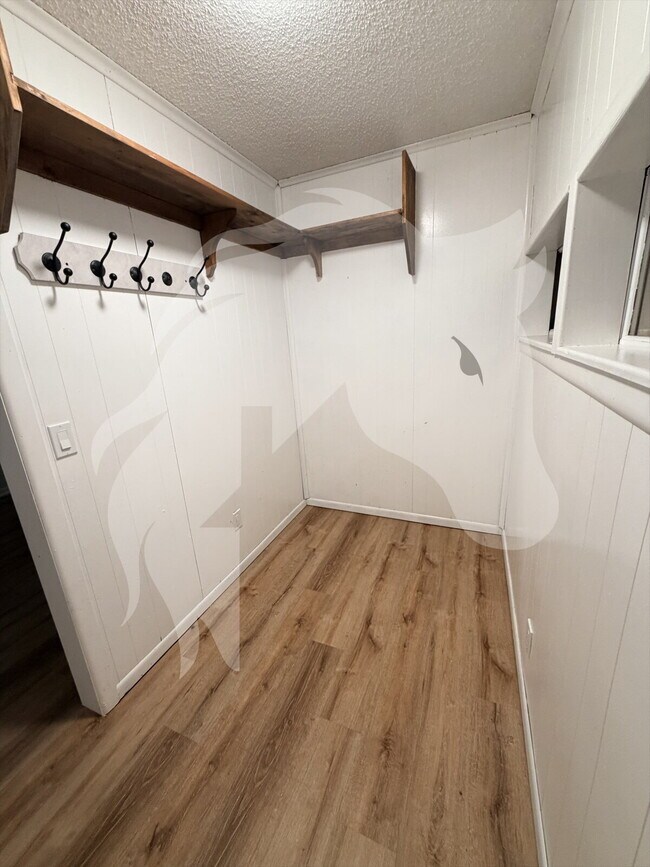 Building Photo - "Charming 4-Bedroom Home with Spacious Living at 840 North Windemere Drive, Moore, OK!"