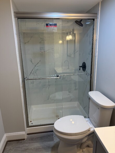 Building Photo - 2001 Boone St