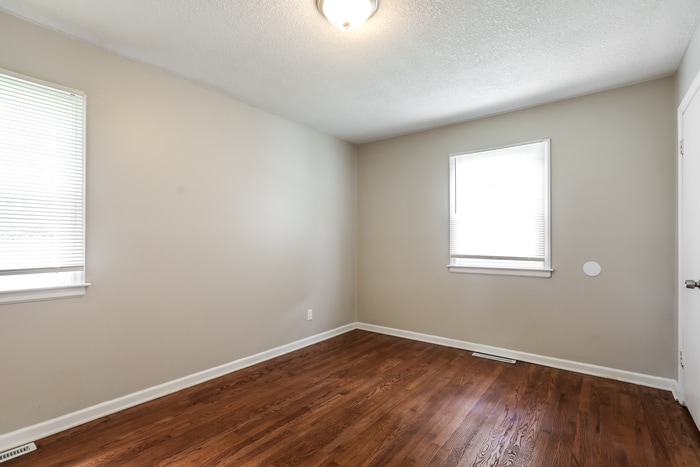 Building Photo - 10513 E 28th Terrace S