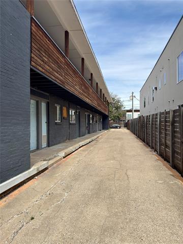 Building Photo - 1417 Bennett Ave