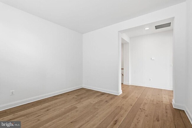 Building Photo - 112 BETONY Ct