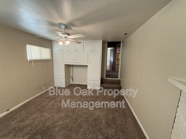 Building Photo - 310 Oak St