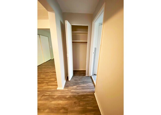 Building Photo - 539 Lowell Ave