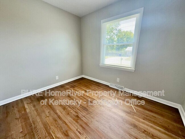 Building Photo - 629 Kent Dr