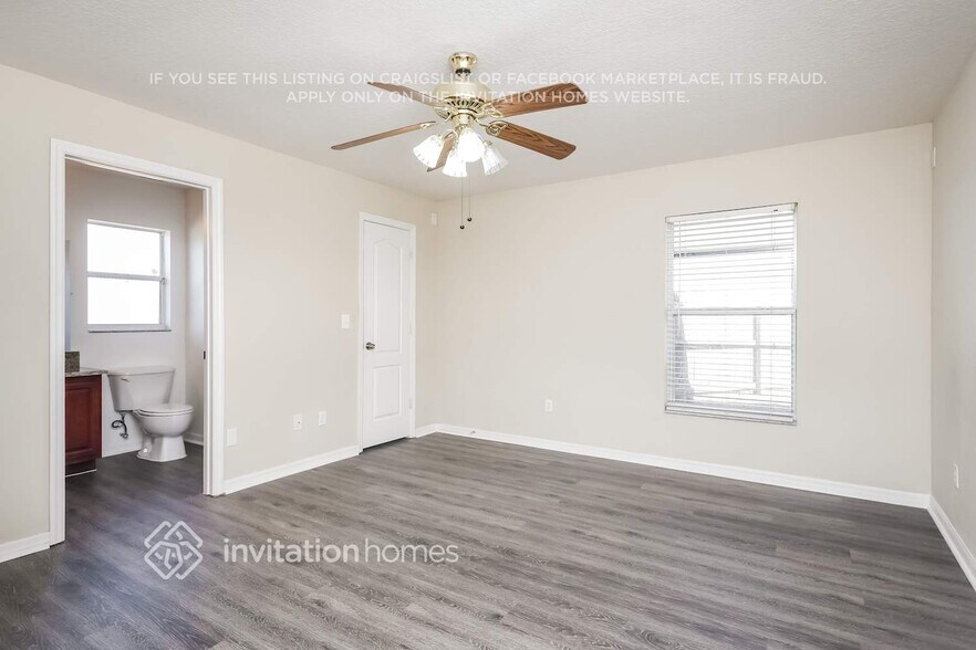Building Photo - 9600 Saragossa St