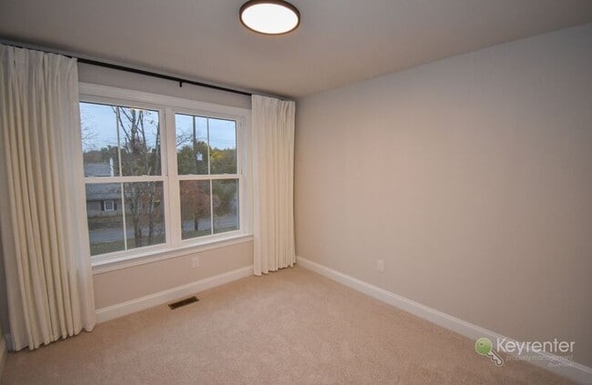 Building Photo - 320 Schadle Rd