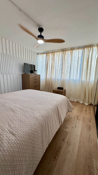 Building Photo - 975 Ala Lilikoi St