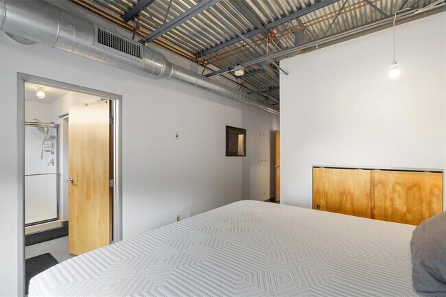 Building Photo - 4801 S Congress Ave