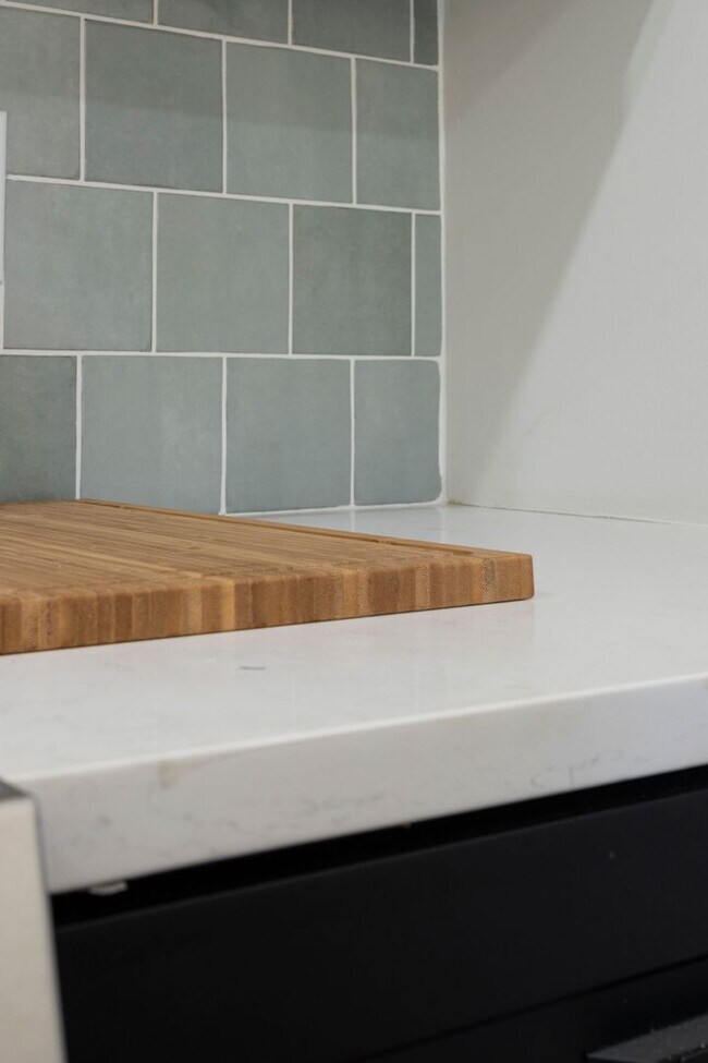 Building Photo - Spacious 2-Bedroom Apartment for Rent