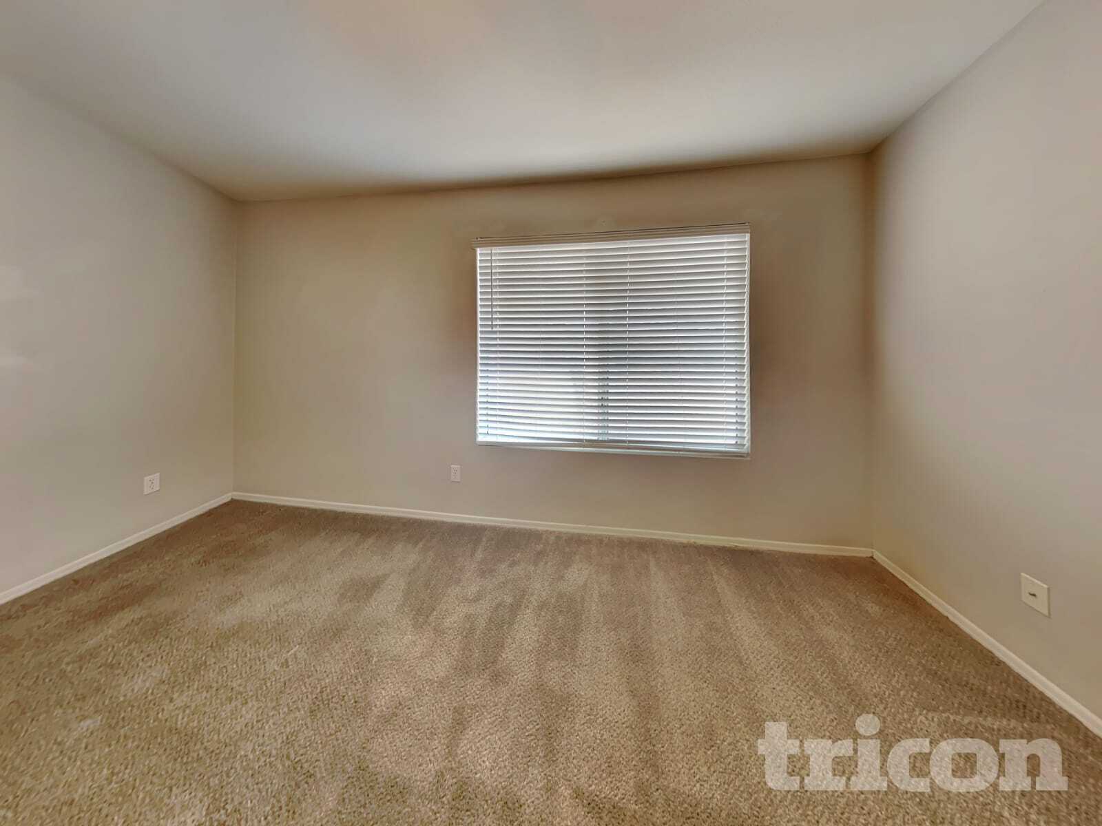 Building Photo - 5521 N 103rd Dr