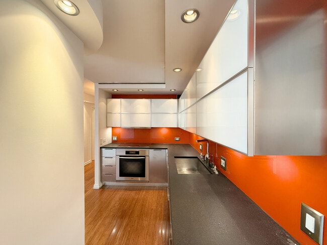 Building Photo - 211 E Ohio St